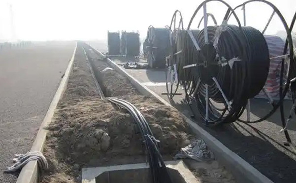 现代通信网络建设指南:光缆施工全流程技术解析与质量控制 现代通信网络建设指南:光缆施工全流程技术解析与质量控制